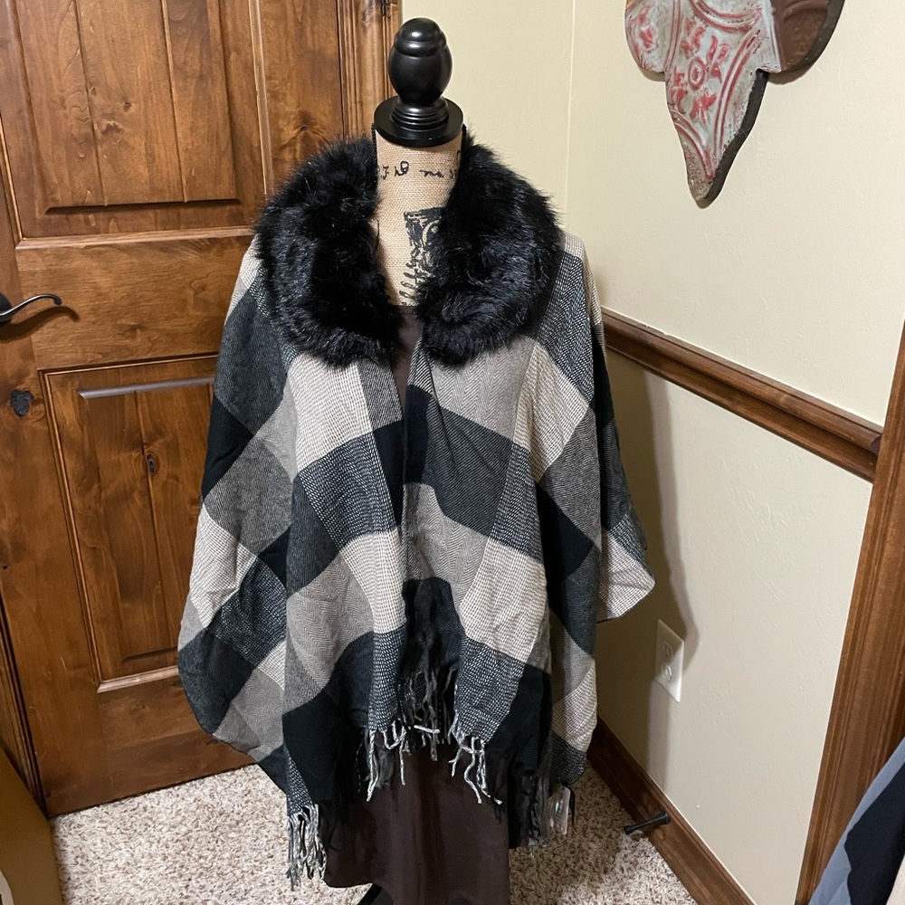 One size fits all cape/ Shaw